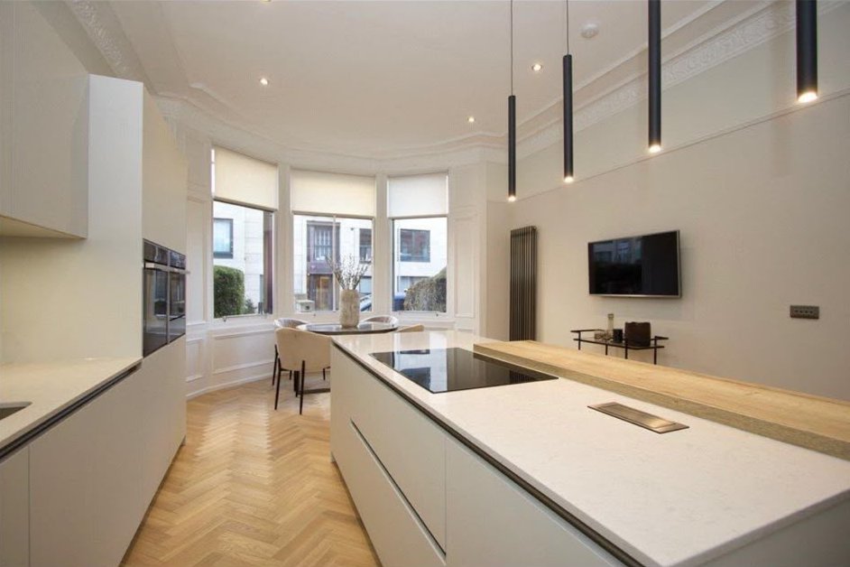 Skimmed and decorated kitchen with a bay window in a Glasgow property